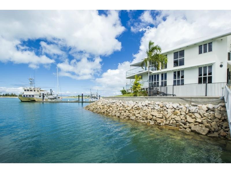 2/6 Terrace Place ‘Water’s Edge’, Nelly Bay QLD 4819