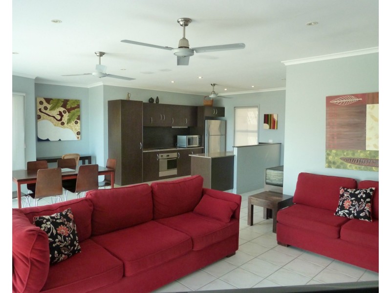 4/13-15 Terrace Place, Nelly Bay QLD 4819