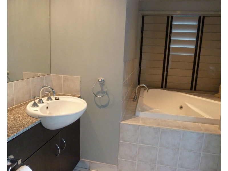 4/13-15 Terrace Place, Nelly Bay QLD 4819