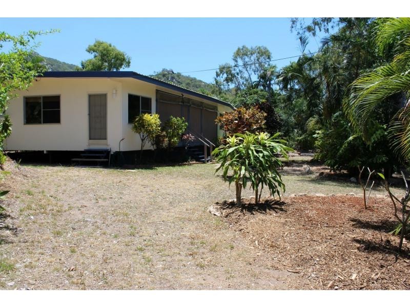 20 Sooning Street, Nelly Bay QLD 4819