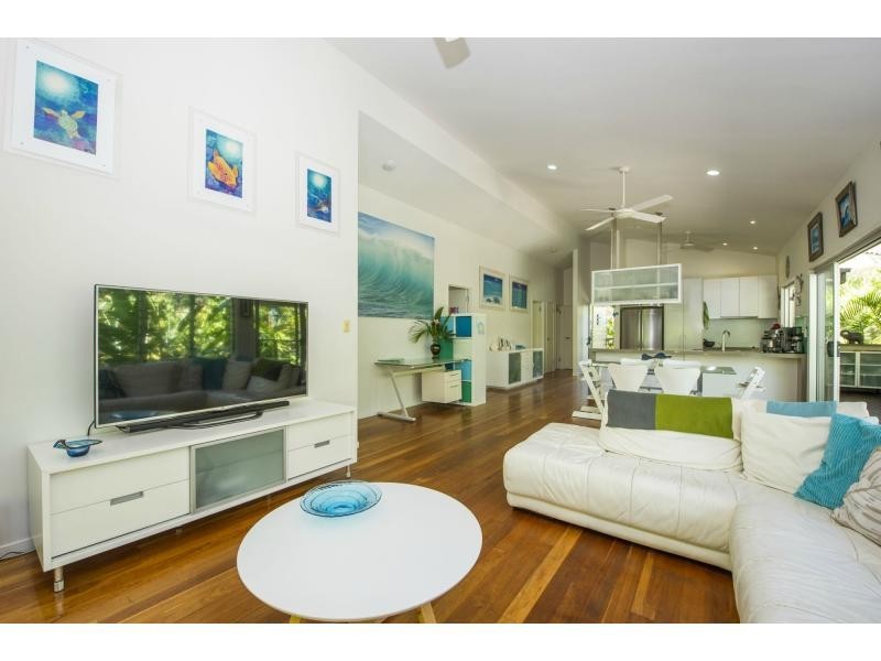 10 Serene Place, Nelly Bay QLD 4819