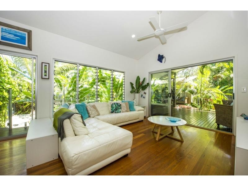 10 Serene Place, Nelly Bay QLD 4819