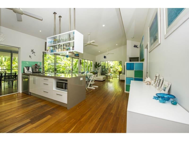 10 Serene Place, Nelly Bay QLD 4819
