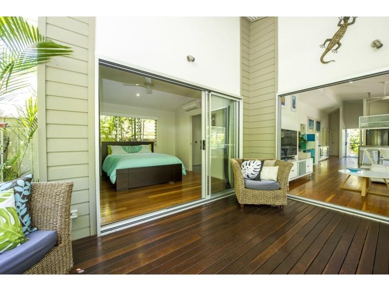 10 Serene Place, Nelly Bay QLD 4819