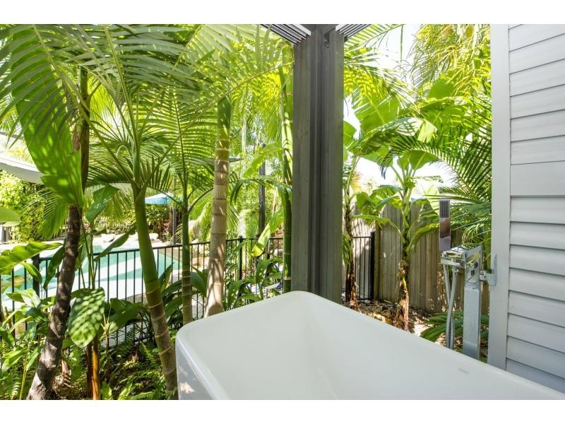 10 Serene Place, Nelly Bay QLD 4819