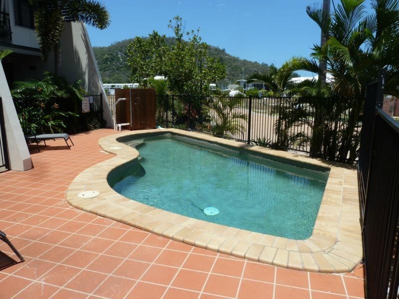 11/13-15 Terrace Place, Nelly Bay QLD 4819