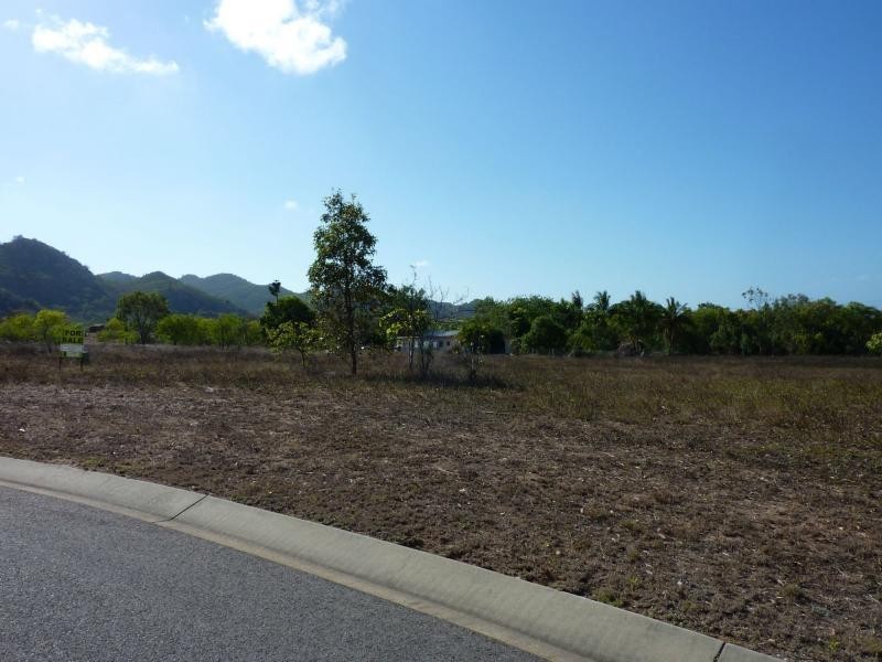 37 Wallaby Way, Horseshoe Bay QLD 4819