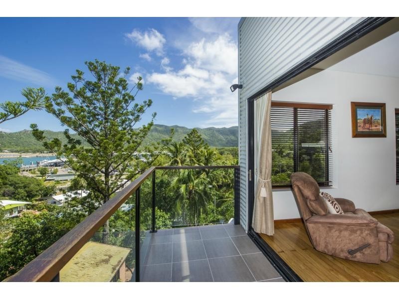 8 Boulder Court, Nelly Bay QLD 4819