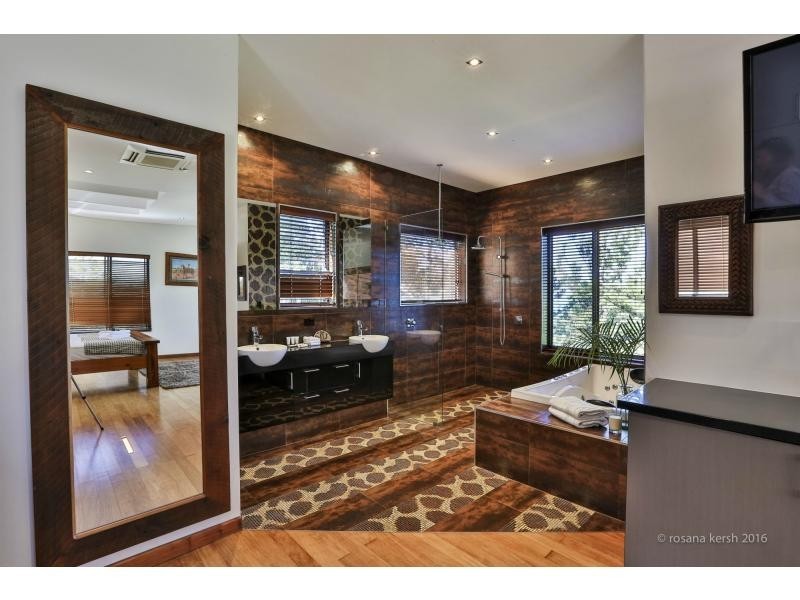 8 Boulder Court, Nelly Bay QLD 4819