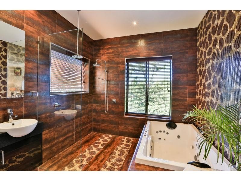 8 Boulder Court, Nelly Bay QLD 4819