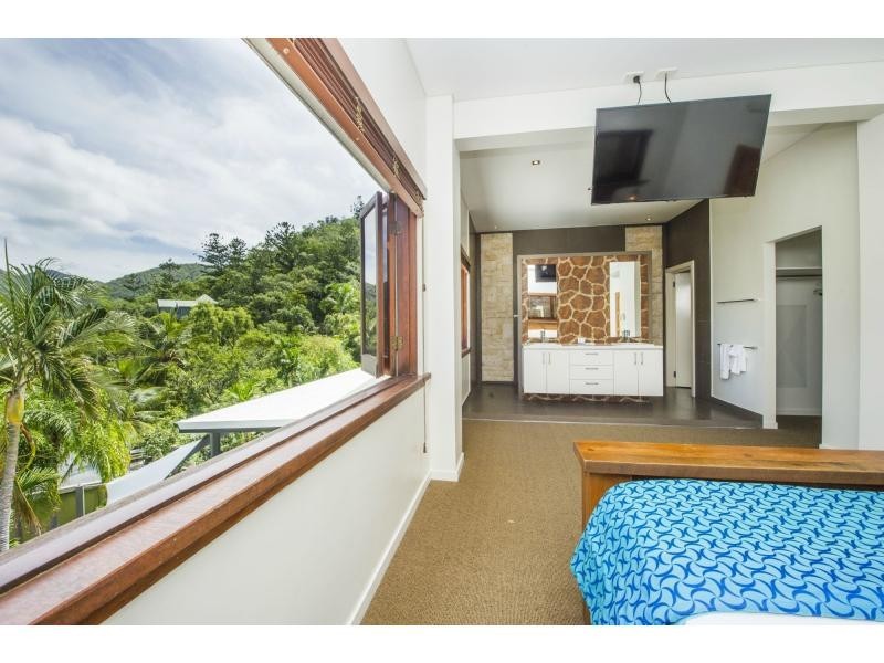 8 Boulder Court, Nelly Bay QLD 4819