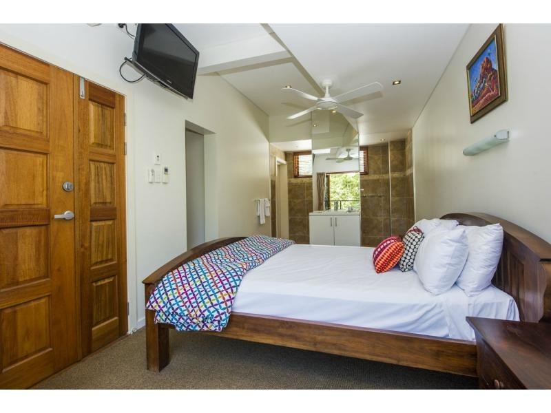 8 Boulder Court, Nelly Bay QLD 4819