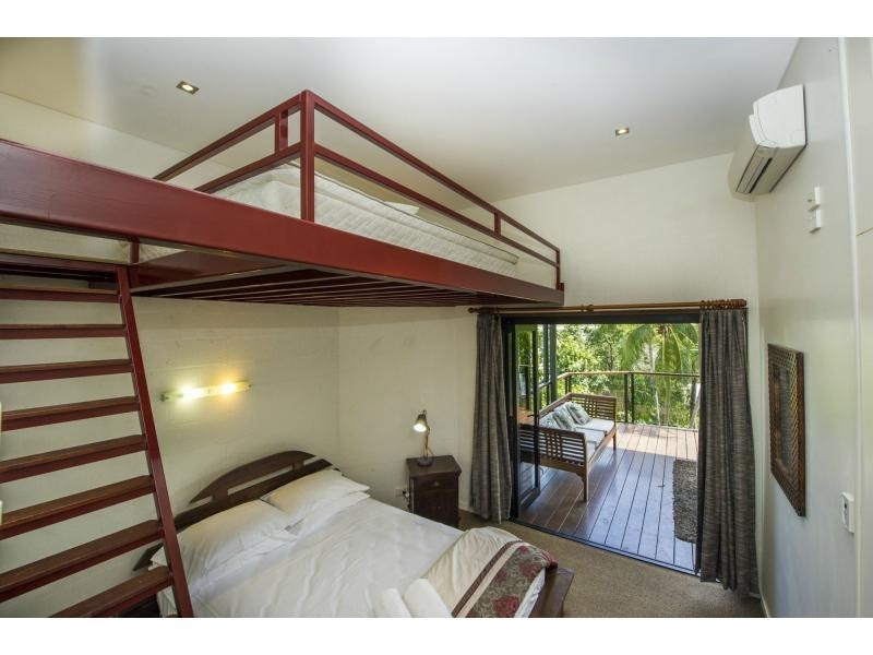 8 Boulder Court, Nelly Bay QLD 4819