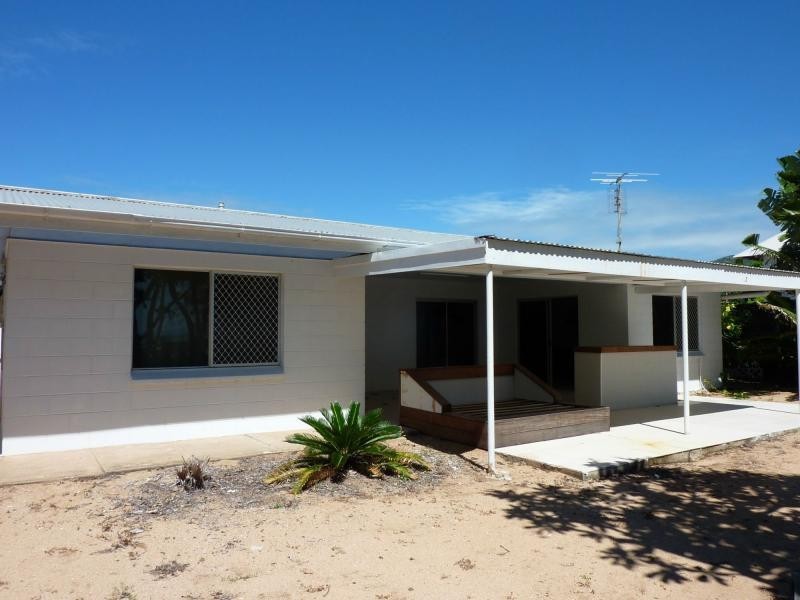 17 Pacific Drive, Horseshoe Bay, Magnetic Island QLD 4819