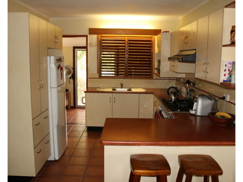 27 Birt Street, Picnic Bay QLD 4819