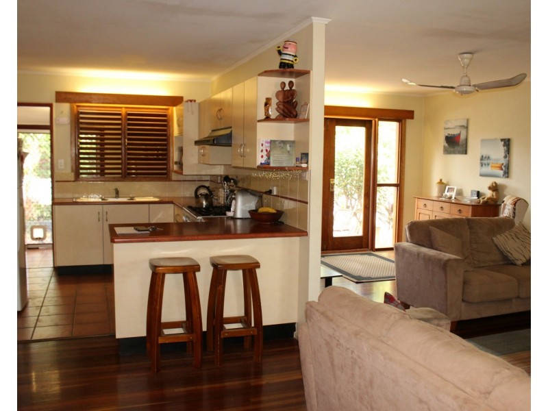 27 Birt Street, Picnic Bay QLD 4819