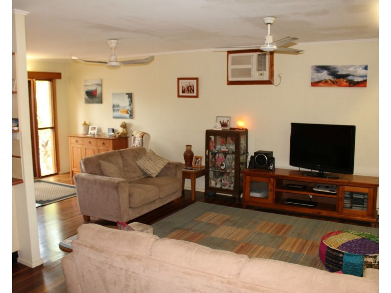 27 Birt Street, Picnic Bay QLD 4819