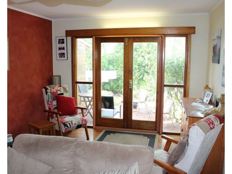 27 Birt Street, Picnic Bay QLD 4819