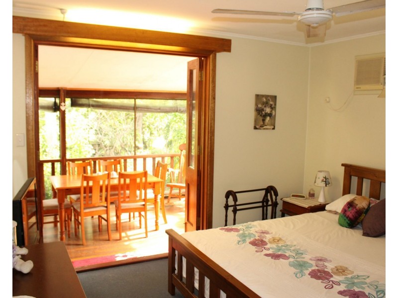 27 Birt Street, Picnic Bay QLD 4819