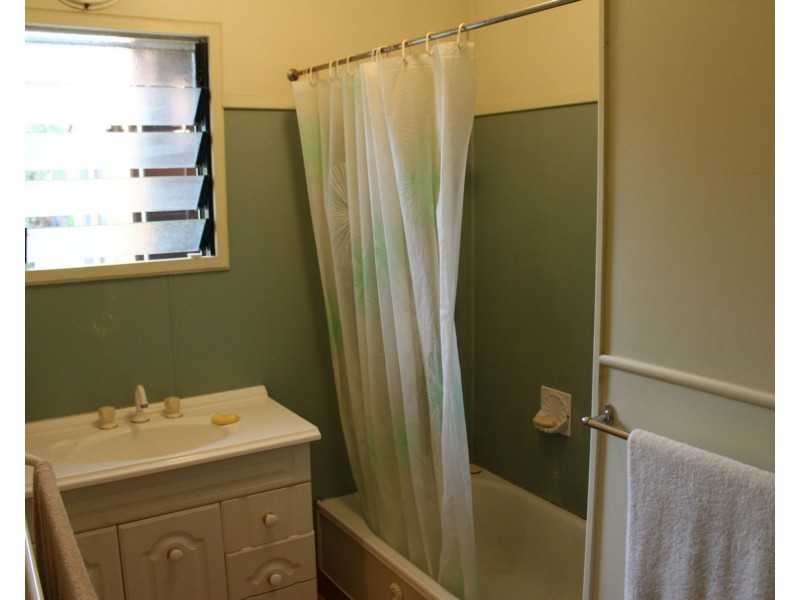 27 Birt Street, Picnic Bay QLD 4819