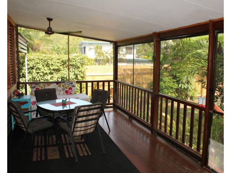 27 Birt Street, Picnic Bay QLD 4819