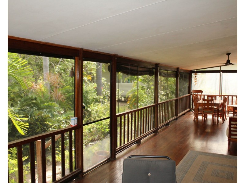 27 Birt Street, Picnic Bay QLD 4819