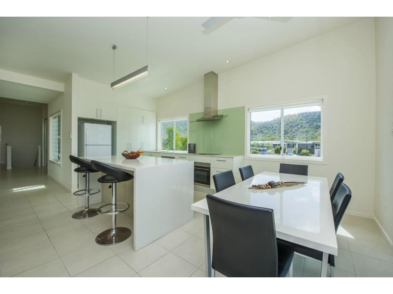 12B Terrace Place, Nelly Bay QLD 4819