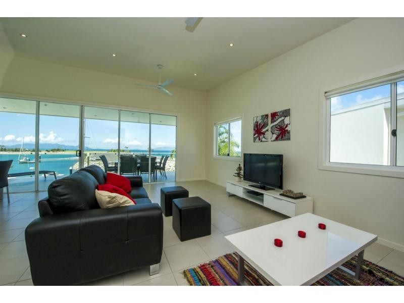 12B Terrace Place, Nelly Bay QLD 4819