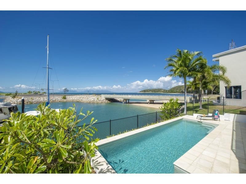 12B Terrace Place, Nelly Bay QLD 4819