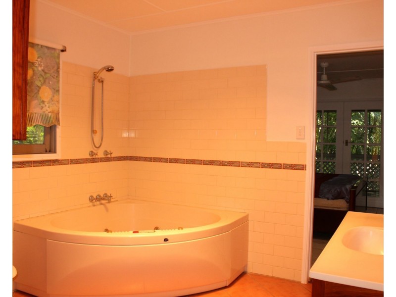 42 Kelly Street, Nelly Bay QLD 4819