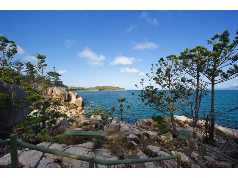 12 Boulder Ct, Nelly Bay QLD 4819