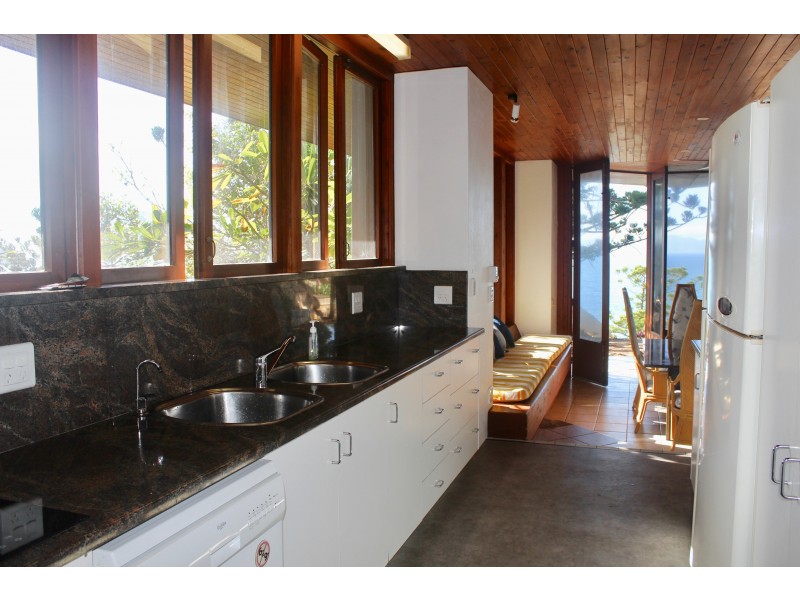 12 Boulder Ct, Nelly Bay QLD 4819