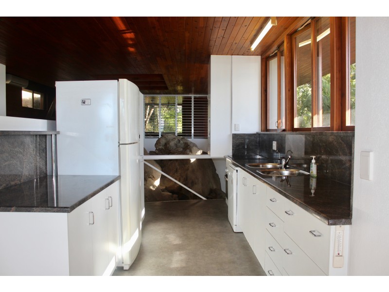 12 Boulder Ct, Nelly Bay QLD 4819