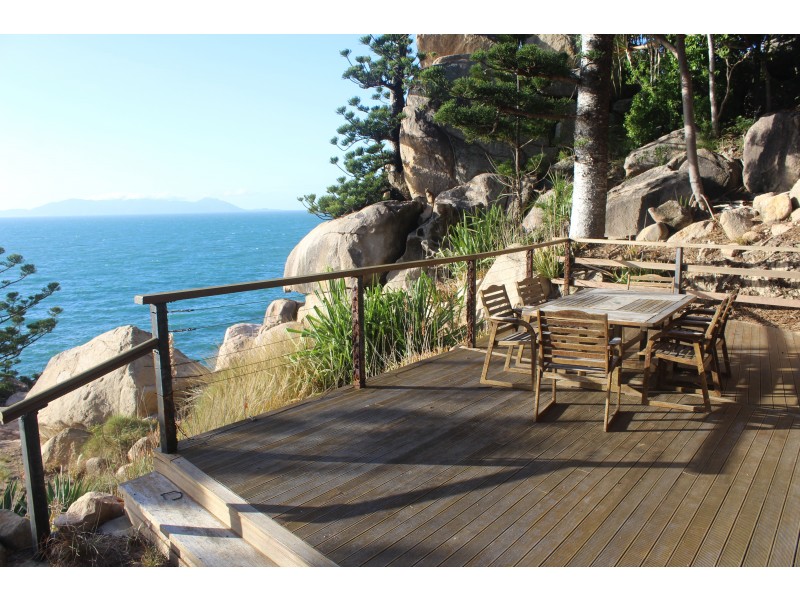 12 Boulder Ct, Nelly Bay QLD 4819