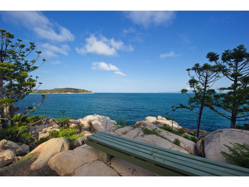 12 Boulder Ct, Nelly Bay QLD 4819