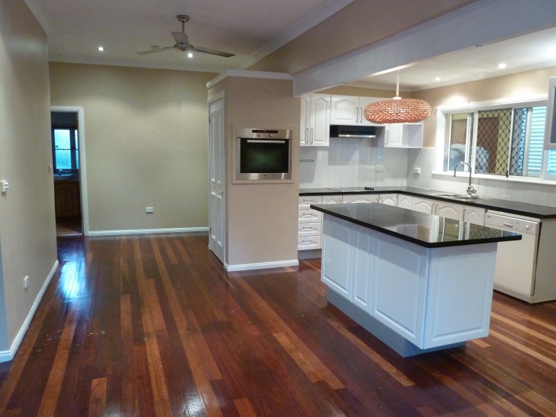 10 Murray Street, Nelly Bay QLD 4819