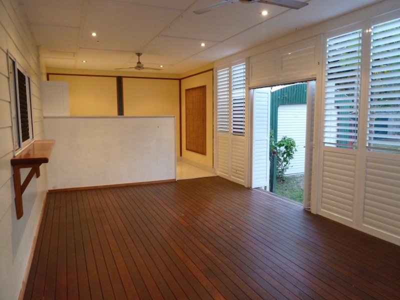 10 Murray Street, Nelly Bay QLD 4819