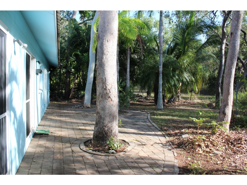 17 Compass Cres, Nelly Bay QLD 4819