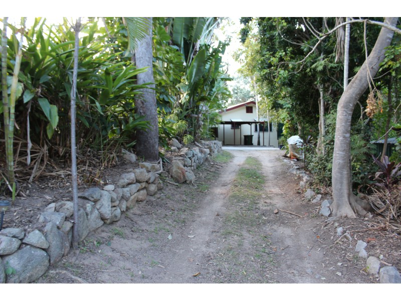 10 Opalia Ct, Nelly Bay QLD 4819