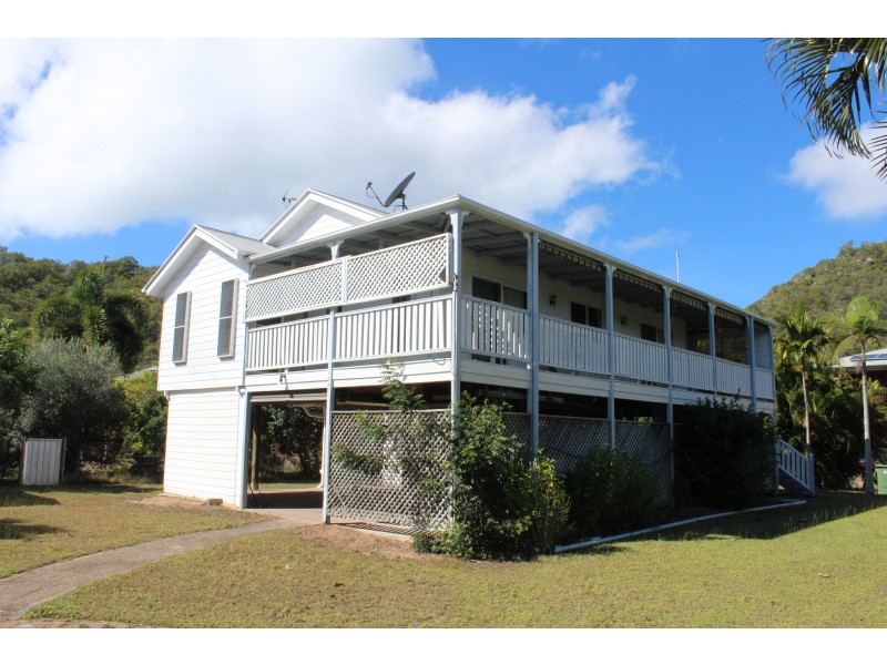 4 Bond Ct, Horseshoe Bay QLD 4819
