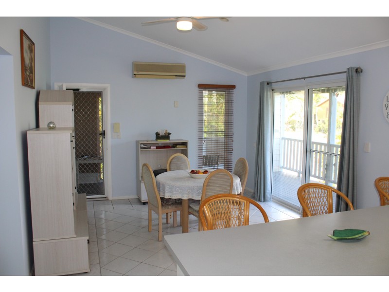 4 Bond Ct, Horseshoe Bay QLD 4819