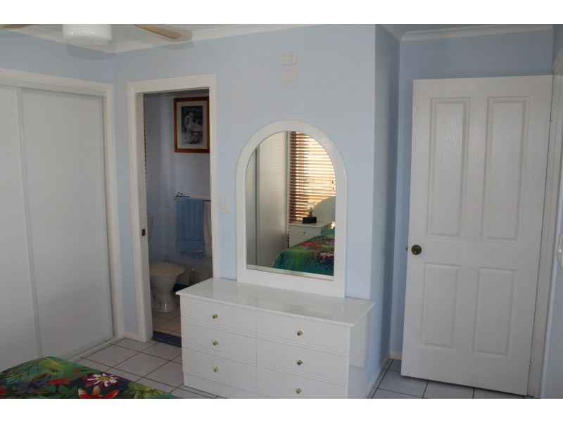 4 Bond Ct, Horseshoe Bay QLD 4819