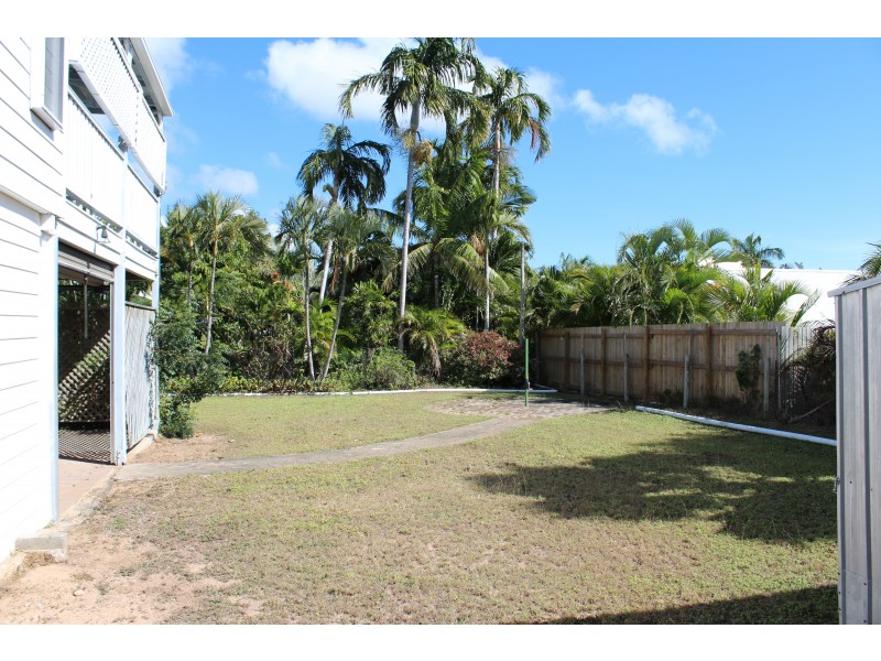 4 Bond Ct, Horseshoe Bay QLD 4819
