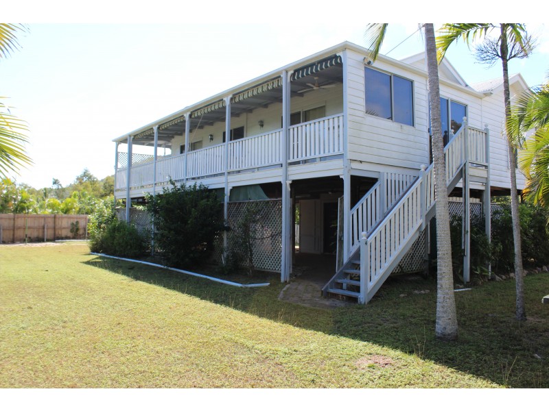 4 Bond Ct, Horseshoe Bay QLD 4819