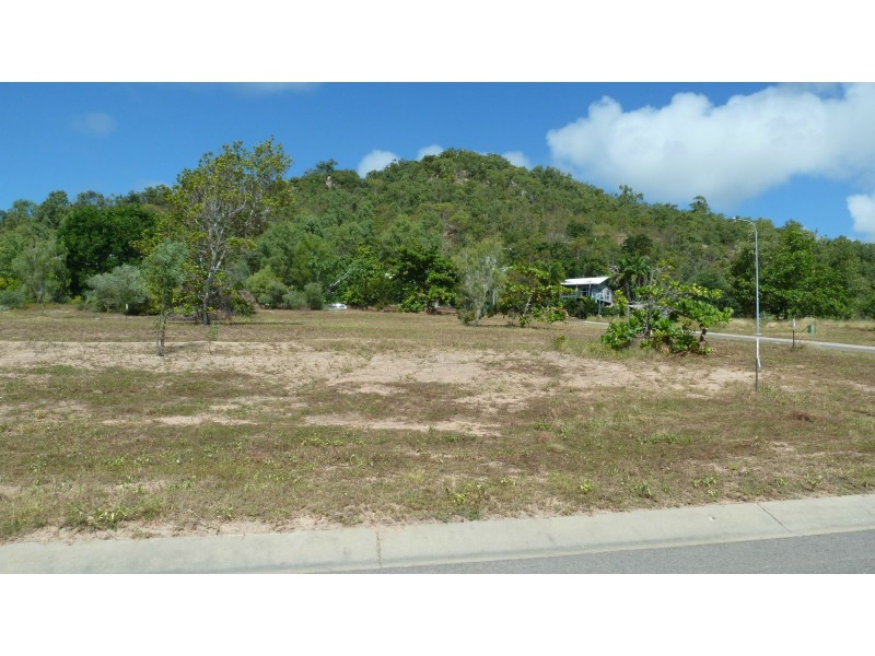 25 Wallaby Way, Horseshoe Bay QLD 4819