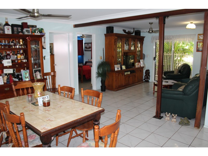 124 Horseshoe Bay Rd, Horseshoe Bay QLD 4819