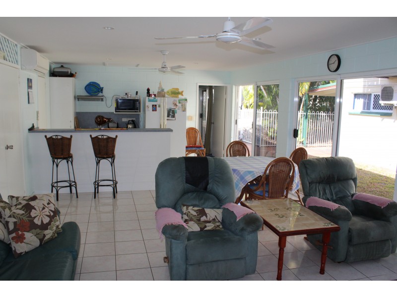 124 Horseshoe Bay Rd, Horseshoe Bay QLD 4819
