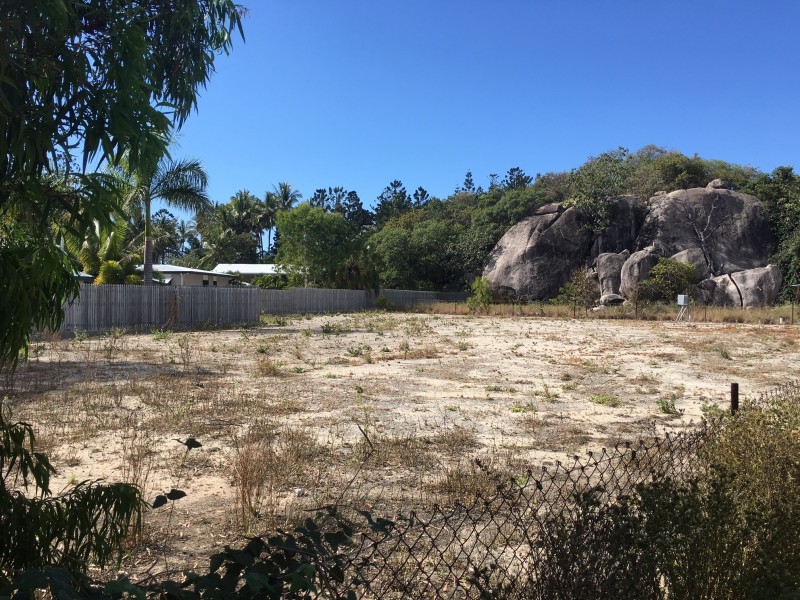 140 Sooning St, Nelly Bay QLD 4819