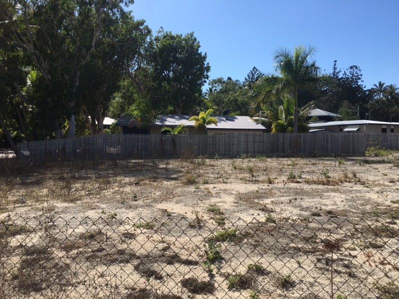 140 Sooning St, Nelly Bay QLD 4819