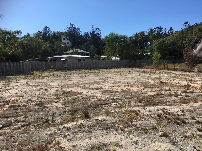 142 Sooning St, Nelly Bay QLD 4819